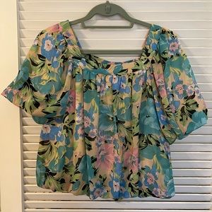 ENTRO Size Small Cropped Blouse